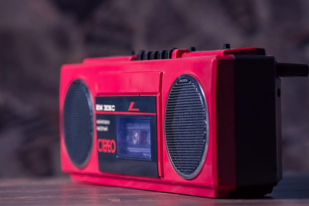 Come funzionava un mangianastri? La tecnologia vintage che sta tornando di moda