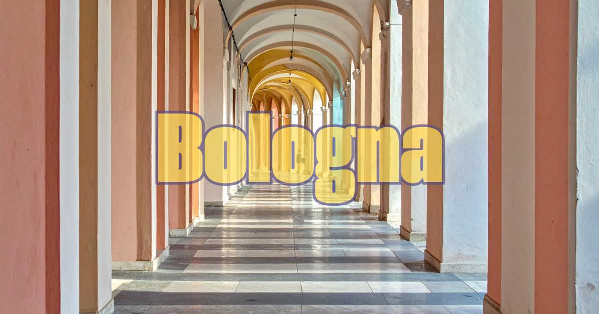 Musei di Bologna con ingresso gratuito la prima domenica del mese, visitatori in esplorazione.