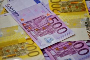 Stop produzione dal 2019, ma le 500 euro restano valide a tutti gli effetti