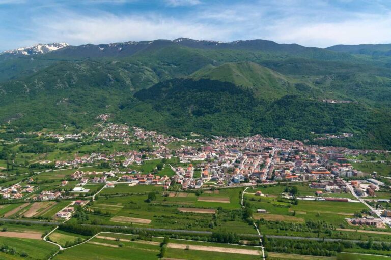 Il villaggio che conquista senza aspettative